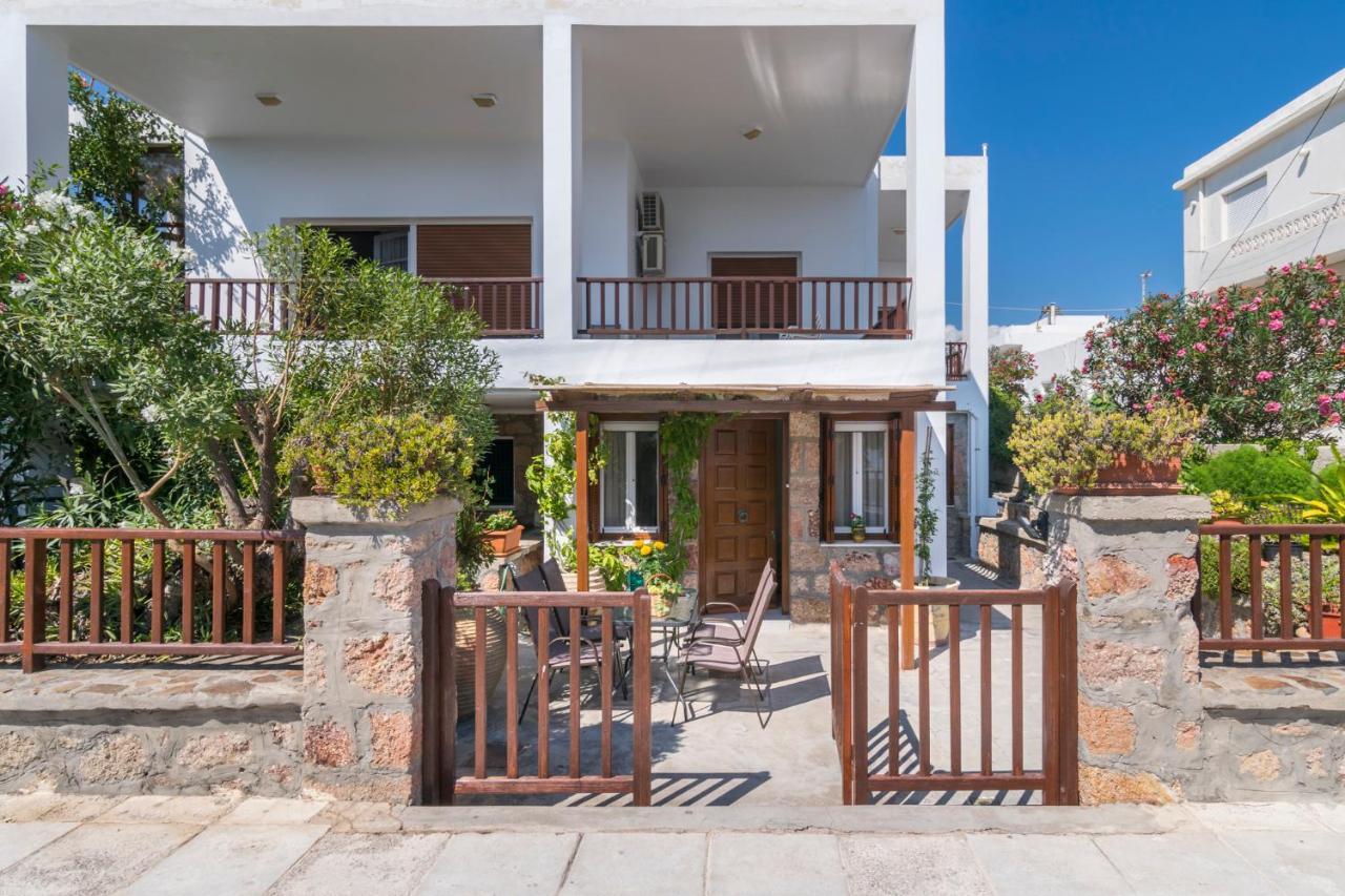 Kourita Garden Apartment With Sea View Near To The Port Of Milos Adamantas Eksteriør billede