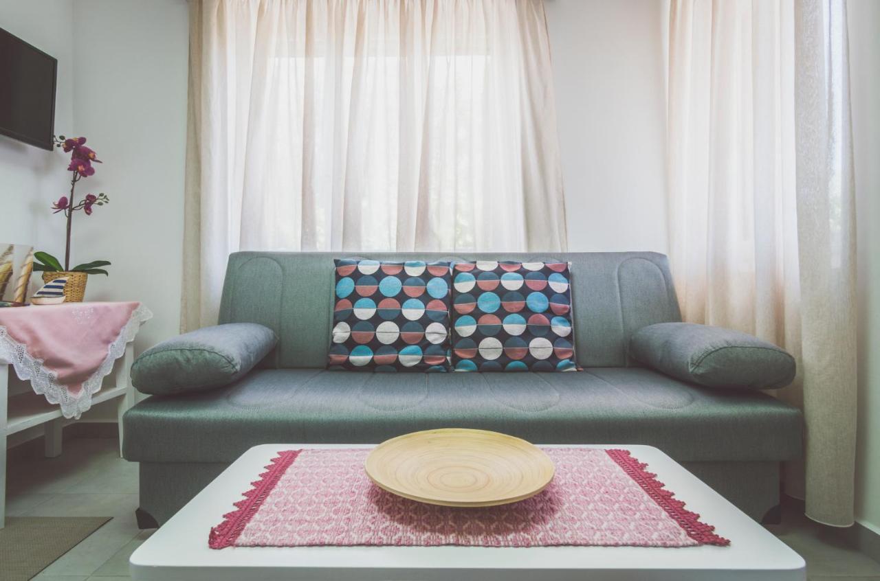 Kourita Garden Apartment With Sea View Near To The Port Of Milos Adamantas Eksteriør billede
