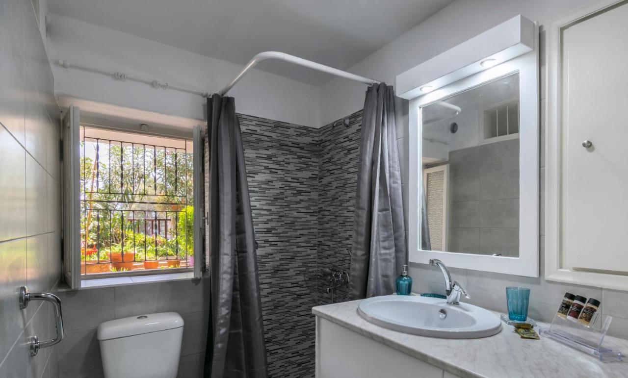 Kourita Garden Apartment With Sea View Near To The Port Of Milos Adamantas Eksteriør billede