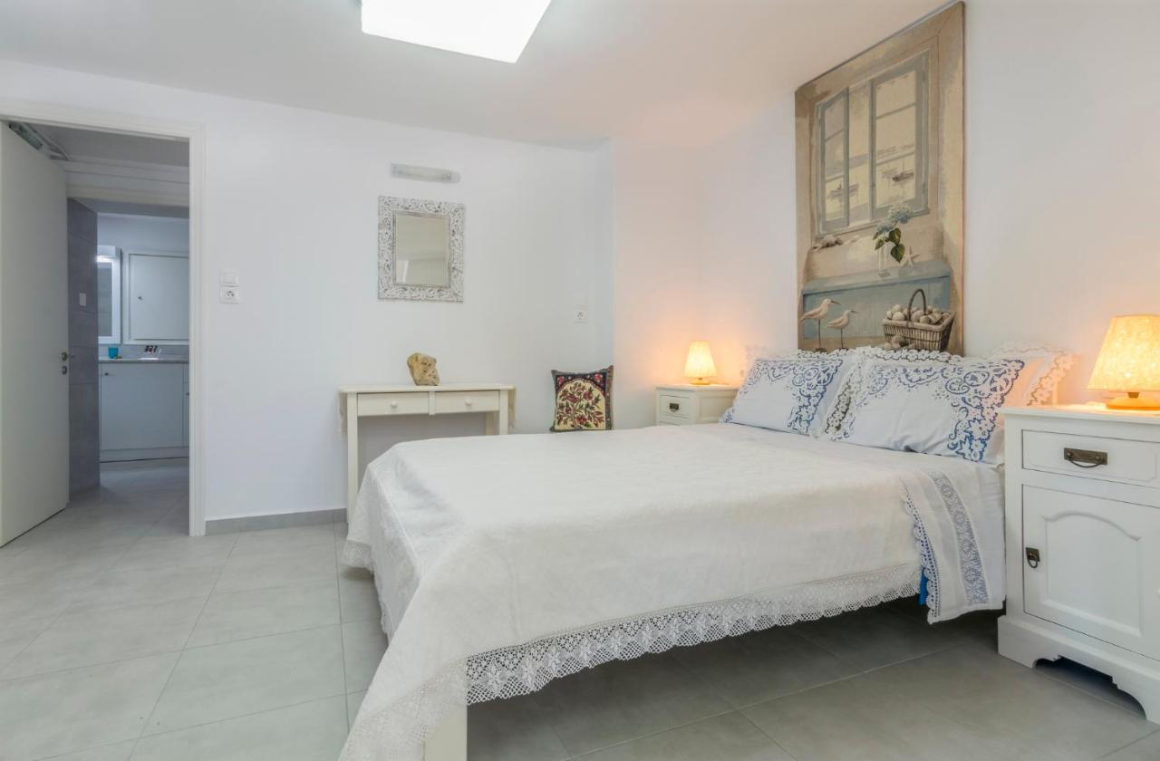 Kourita Garden Apartment With Sea View Near To The Port Of Milos Adamantas Eksteriør billede